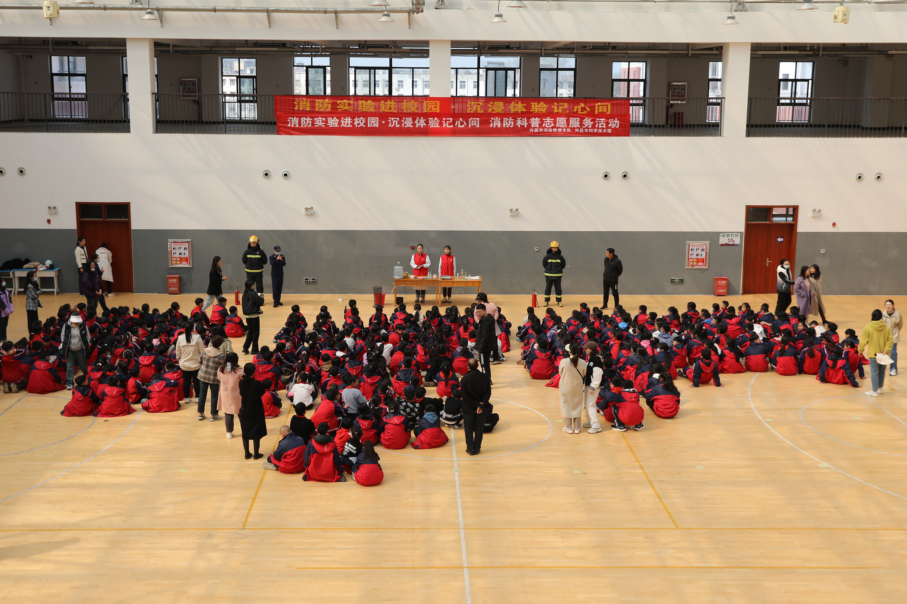 消防实验进校园 沉浸体验记心间——许昌科技馆联合市消防救援支队开展消防科普志愿服务活动 