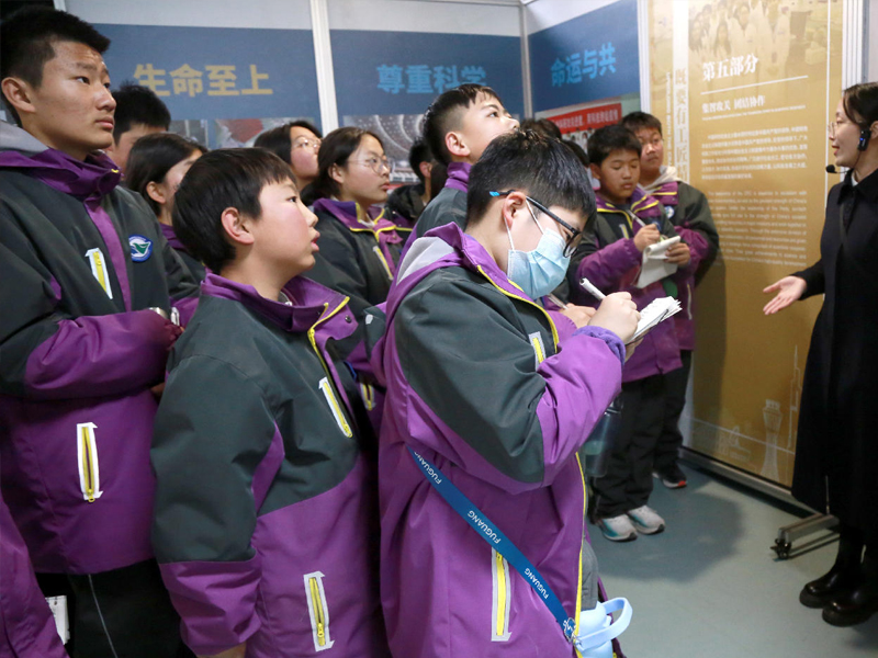 奋进百年征程 传承红色基因——许昌市科技馆“党领导下的科学家”主题展点燃少年强国梦